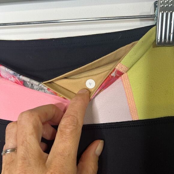 Lululemon Wunder Under Crop Capri Full On Luon Reversible Floral Quilt - Picture 8 of 12